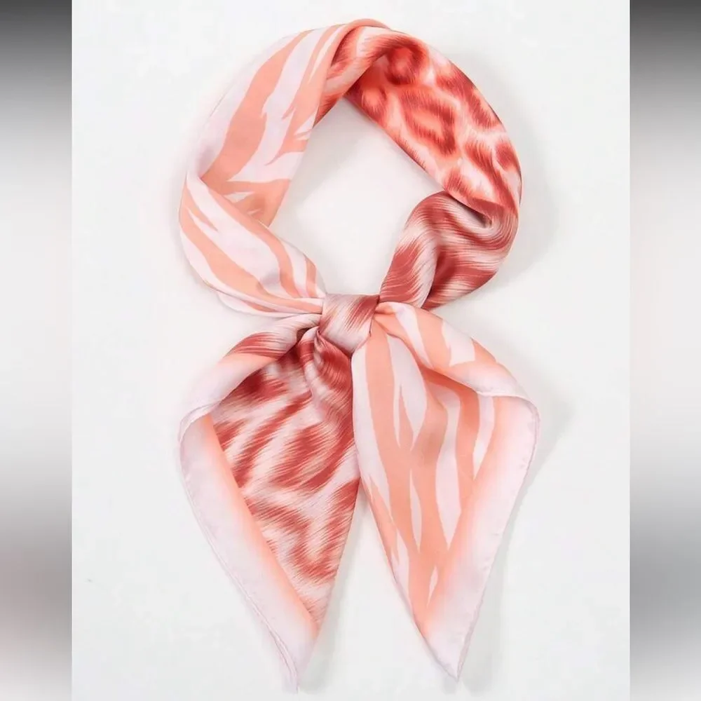 Cheetah print scarf P89